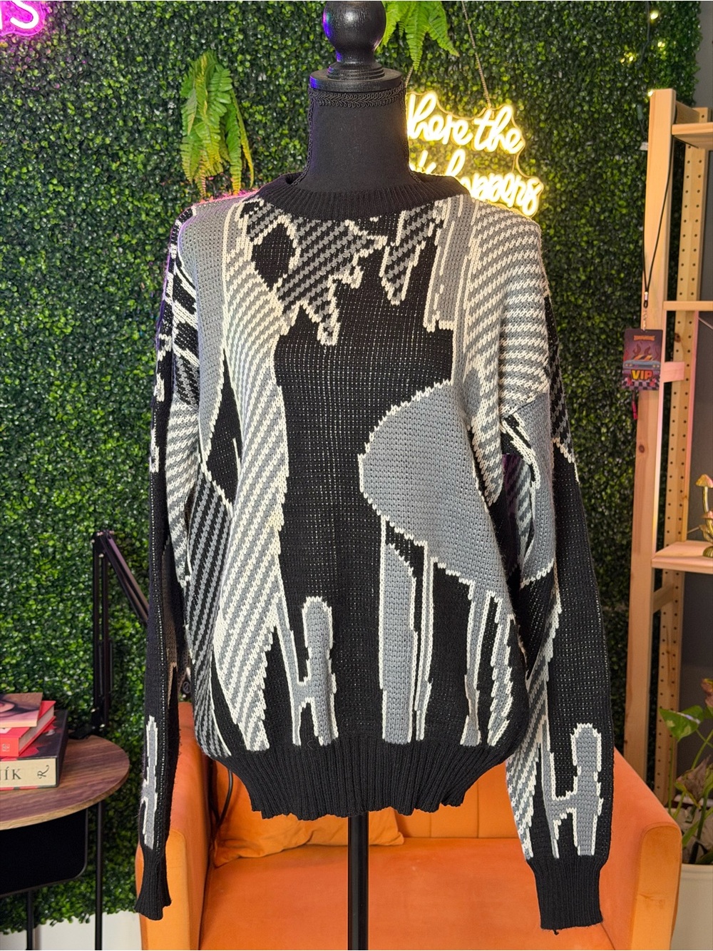 Vintage Women's Black & Gray Abstract Knit Sweater